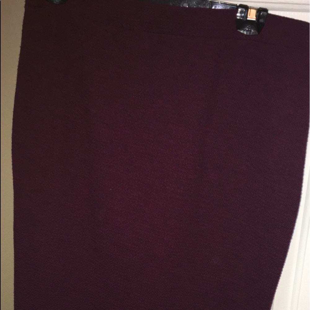 Burgundy sweater pencil skirt